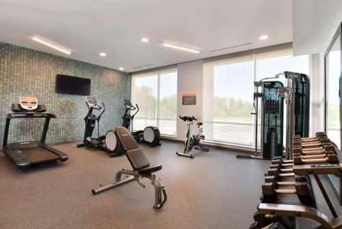 a gym with treadmills and exercise bikes in a room at La Quinta Inn & Suites by Wyndham Wisconsin Dells- Lake Delton in Wisconsin Dells