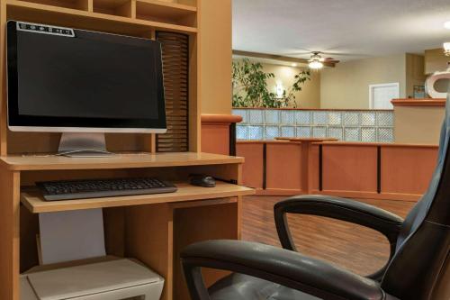 a computer sitting on a desk in a waiting room at Days Inn by Wyndham Nanaimo in Nanaimo