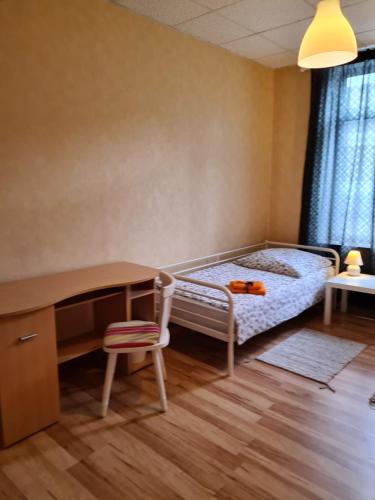 a small bedroom with a bed and a desk at Bei Chogman in Gronau