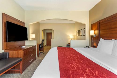 Ένα ή περισσότερα κρεβάτια σε δωμάτιο στο Comfort Suites Southaven I-55