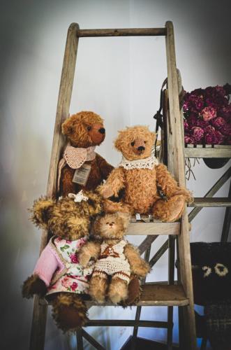 a group of teddy bears sitting on a chair at Het Meikenshof in Dentergem