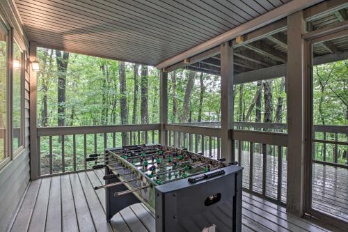 3-Story Home in Wintergreen Resort Deck and Hot Tub