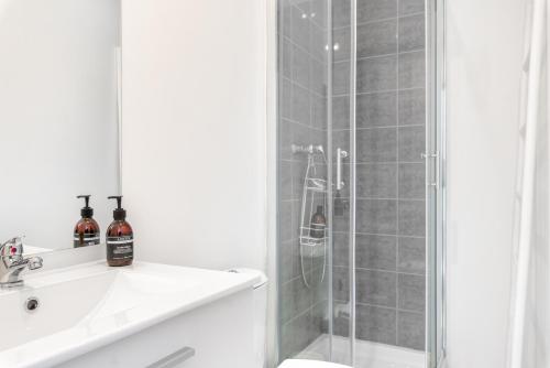 a bathroom with a shower and a sink at Les Studios Blancarde Terrasse Parking Clim Métro in Marseille