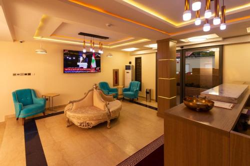 a lobby with a waiting room with a couch and chairs at Hera in Wuse