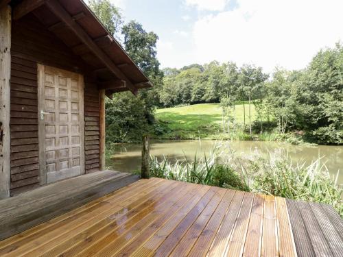 Landskap semula jadi dekat dengan rumah percutian