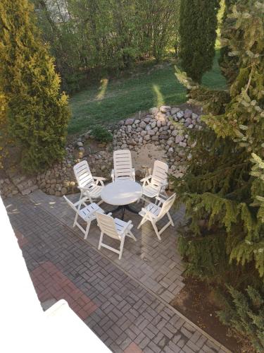 a table and chairs on a brick patio at Dom wczasowy Rychertówka in Grzebieniec