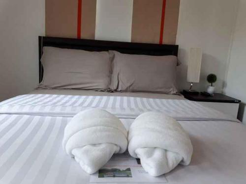 Postel nebo postele na pokoji v ubytování บ้านเล็ก รีสอร์ท