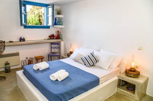 Ένα ή περισσότερα κρεβάτια σε δωμάτιο στο Villa Niloya Kythnos