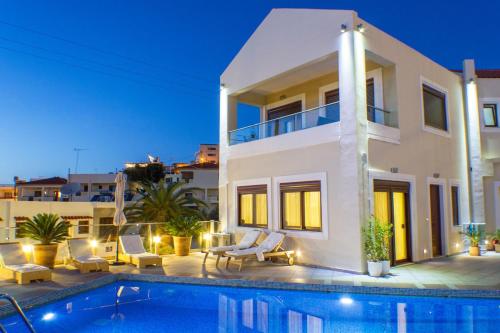 Πισίνα στο ή κοντά στο Esthisis Suites Chania 