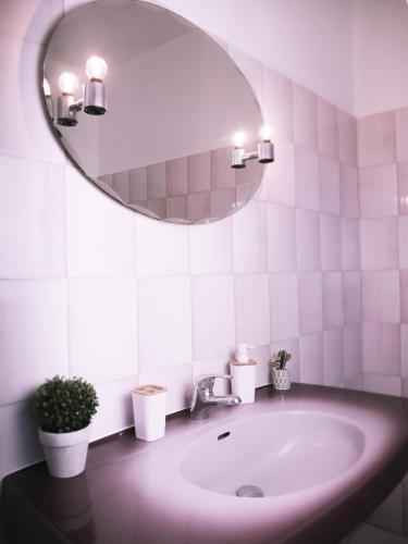 a bathroom with a sink and a mirror at Mas de la Croix - Chambres d'hôtes in Sernhac