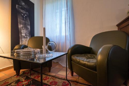 a living room with two chairs and a table at Casa Silvana in Alba
