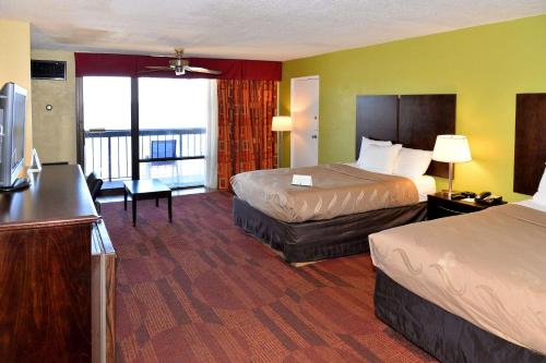 Gallery image of Quality Inn & Suites on the Bay near Pensacola Beach in Gulf Breeze