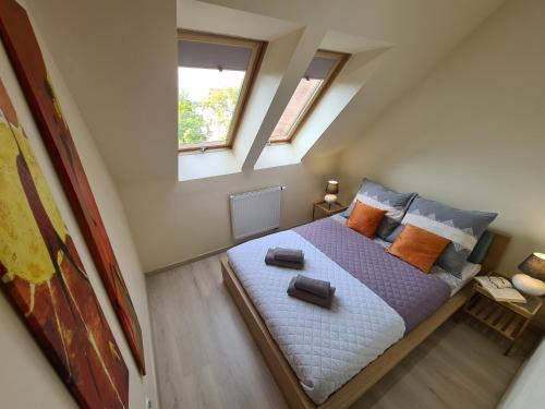 an overhead view of a bedroom with a bed and two windows at Lux Apartment Duplex in Polanica-Zdrój