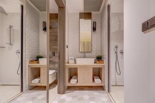 Bilik mandi di Melanippe Relaxing Hotel -Adults Only