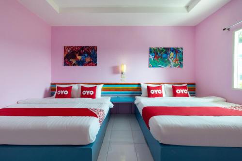 Säng eller sängar i ett rum på OYO 1133 Koh Chang Baantalay Resort