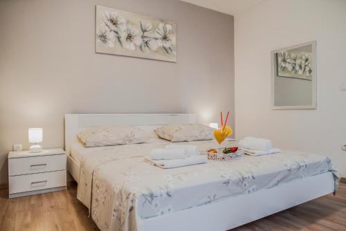 Postel nebo postele na pokoji v ubytování Villa Terra with heated pool