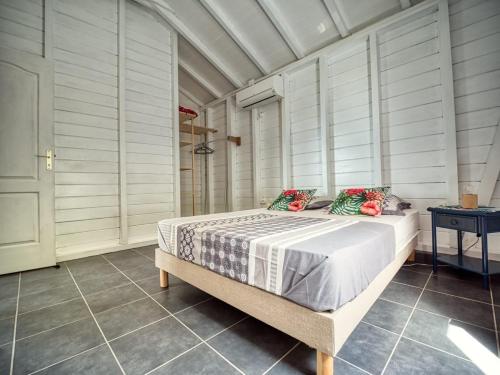 Una cama o camas en una habitación de Villa CANA - Appartement 2 chambres avec SPA privatif