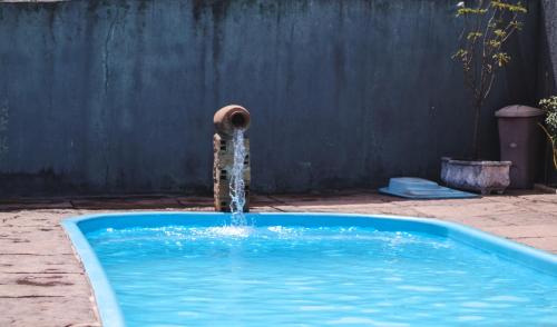 a water fountain in a swimming pool at POUSADA TEIXEIRA in Barreirinhas