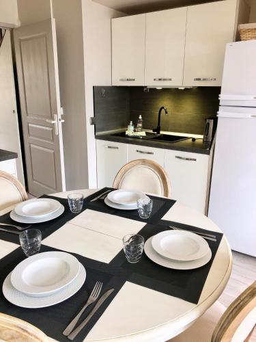 a kitchen with a table with plates on it at LA SUITE ENCHANTÉE Disneyland Paris in Serris