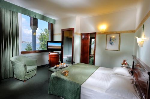 Postel nebo postele na pokoji v ubytování Hotel Russo Palace