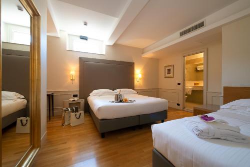 Säng eller sängar i ett rum på Hotel Fenice