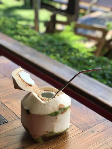 a toilet bowl sitting on top of a wooden table at The Riverside Guest House in Lampang