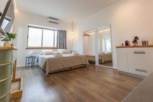 Ένα ή περισσότερα κρεβάτια σε δωμάτιο στο Rooms - Unique staying in Paphos Centre