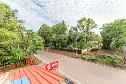 Kiara Hotel Goaにある庭