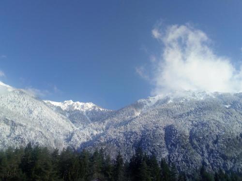 a view of a mountain range with snow covered mountains at Landhaus Tirol in Presseggersee