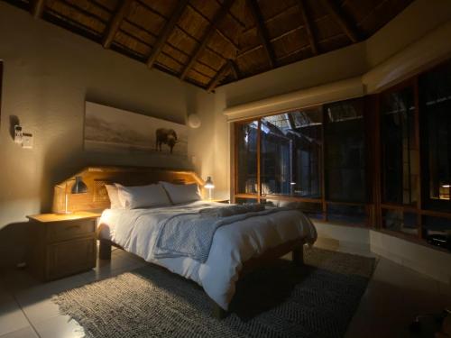 Voodi või voodid majutusasutuse Twiga Lodge Mabalingwe toas