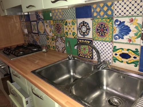 Una cocina o zona de cocina en Casa bella con terrazzo sul mare