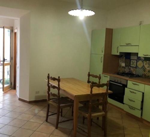 Dapur atau dapur kecil di Casa bella con terrazzo sul mare