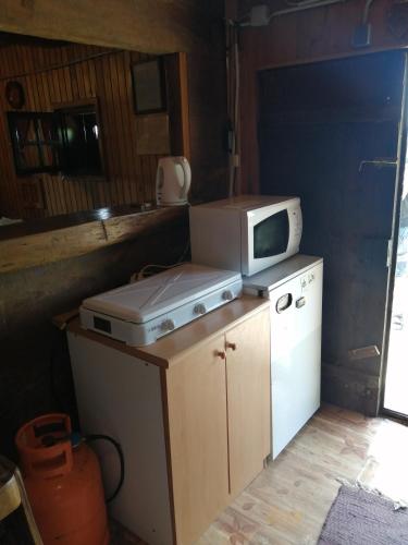 Dapur atau dapur kecil di Robinzonski smještaj Tepeš