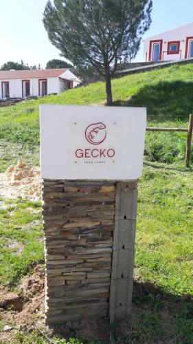 Sijil, anugerah, tanda atau dokumen lain yang dipamerkan di Gecko Pego Longo