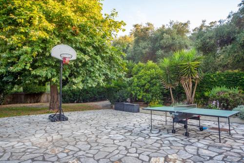 Κήπος έξω από το Avlaki Beachfront Villa