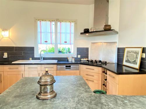 Photo de la galerie de l'établissement Suite de 2 chambres attenantes avec sa salle de bain et wc privé attenant, à Larroque-sur-lʼOsse