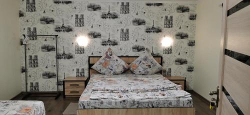 a bedroom with a bed with a black and white wallpaper at Apartman in Velyka Bihan Берегівський район - Закарпаття in Velyka Bihanʼ