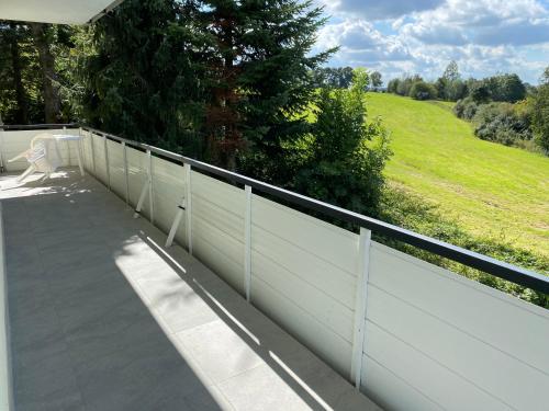 a white fence on the side of a house at Ferienwohnung Julia in Vlotho