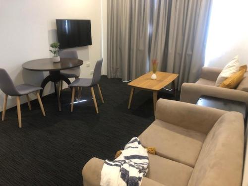 Televisyen dan/atau pusat hiburan di Gunyah Hotel