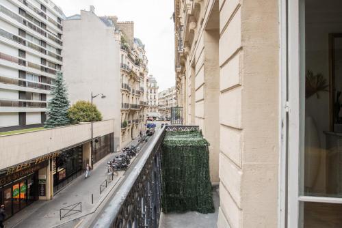 2 BR Appartement Near Tour Eiffel & Trocadéro