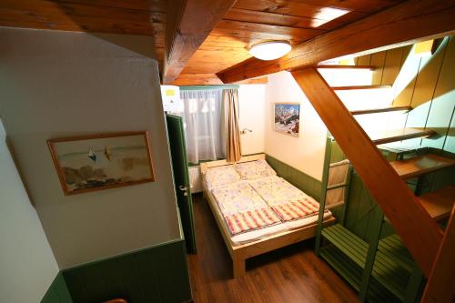 A bed or beds in a room at Kisfaludy Vendégház -Sümeg-