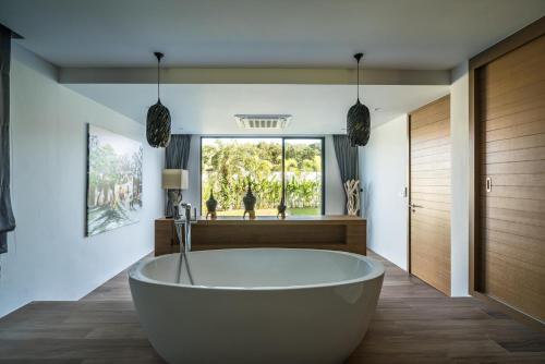 Koupelna v ubytování Cocoon Villa - Peaceful private pool villa in north Phuket