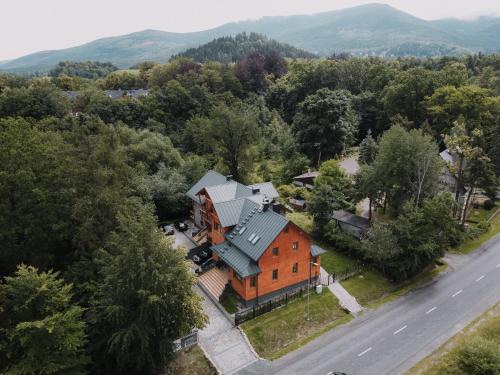 an aerial view of a house in the woods at Wysokie Horyzonty in Karpacz