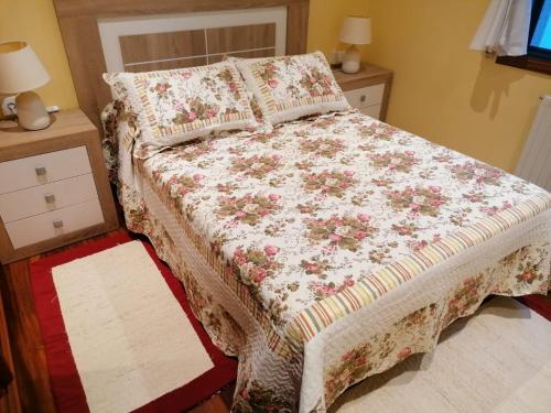 Postel nebo postele na pokoji v ubytování PISO AS CAMELIAS