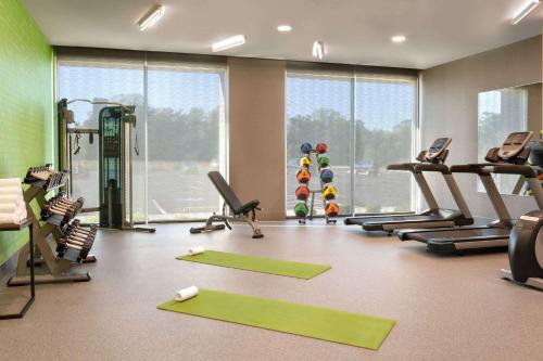 a gym with treadmills and elliptical machines at La Quinta Inn & Suites by Wyndham Braselton in Braselton