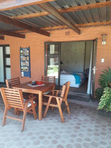 Kawasan patio atau luaran di Culdesac Guesthouse Oudtshoorn