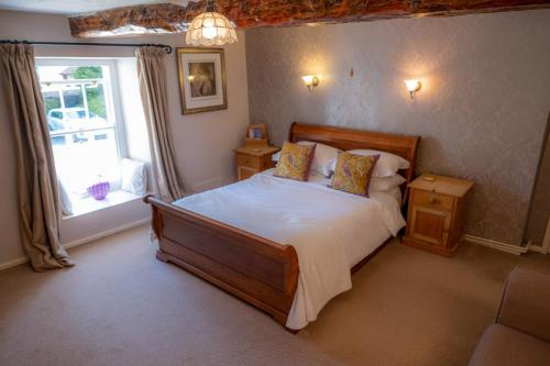 Postel nebo postele na pokoji v ubytování Ty Mawr Country Hotel