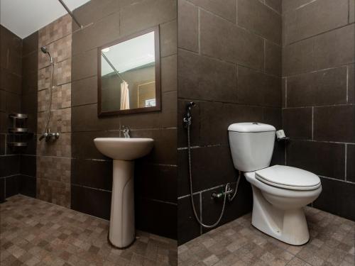 OYO 90059 Ltk Home في Kanowit: حمام مع مرحاض ومغسلة