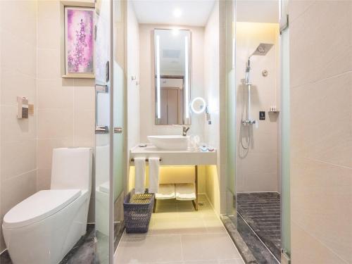 a bathroom with a toilet and a sink at Lavande Hotel (Fuzhou Wanda Branch) in Fuzhou