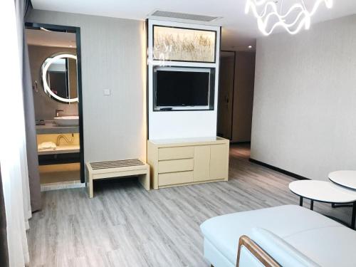 Televisyen dan/atau pusat hiburan di Lavande Hotel (Xinyi Fuhai Building Branch)
